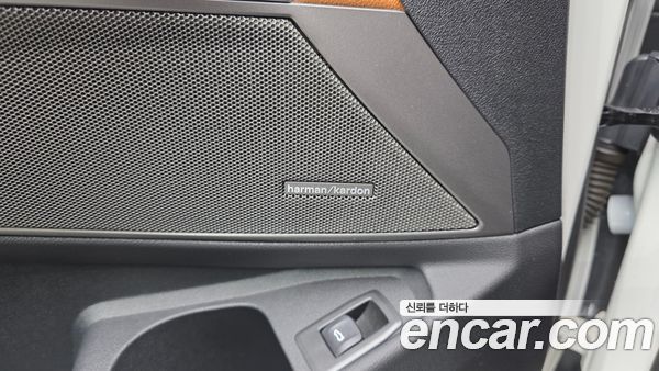 BMW 3 Series 2024, фото 30