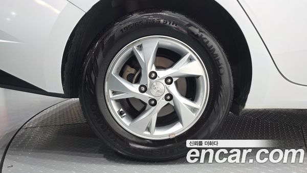 Hyundai Elantra 2022, фото 5