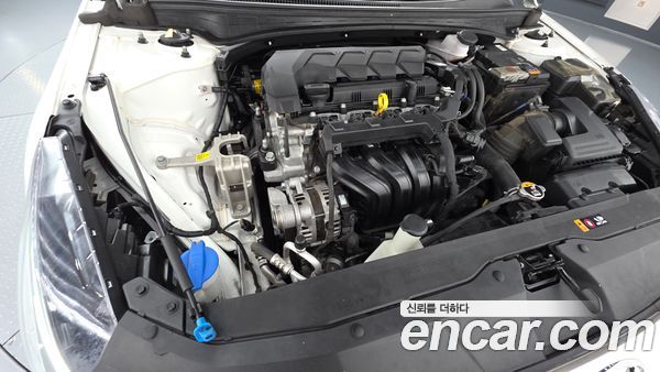 Hyundai Elantra 2022, фото 6