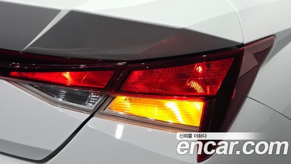 Hyundai Elantra 2022, фото 9