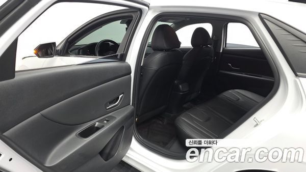 Hyundai Elantra 2022, фото 16
