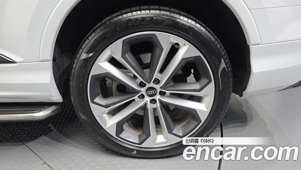 Audi Q7 2023, фото 5