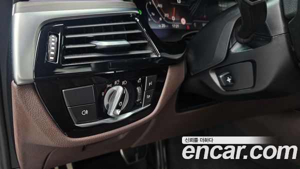BMW 5 Series 2021, фото 27