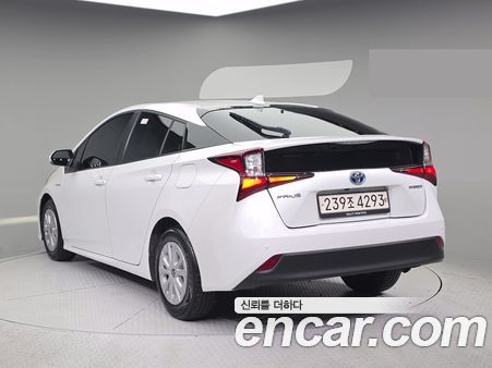 Toyota Prius 2022, фото 2