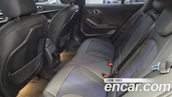BMW 1 Series 2023, фото 12