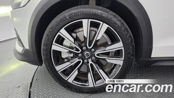 Volvo V60 2024, фото 4