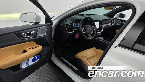 Volvo V60 2024, фото 12
