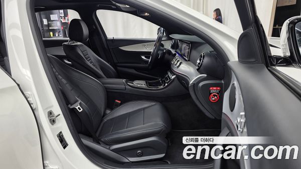 Mercedes-Benz E-Class 2021, фото 16