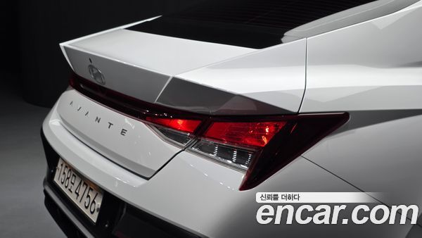 Hyundai Elantra 2024, фото 9