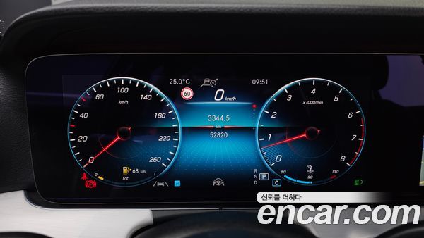Mercedes-Benz E-Class 2021, фото 11