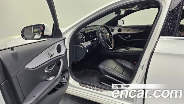 Mercedes-Benz E-Class 2021, фото 13