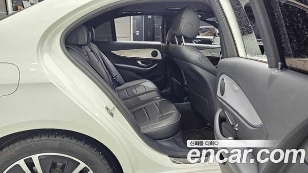 Mercedes-Benz E-Class 2021, фото 18