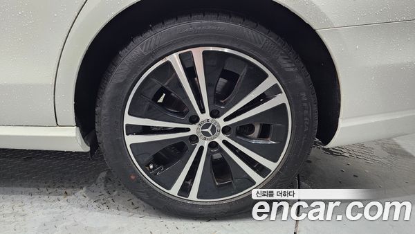 Mercedes-Benz E-Class 2021, фото 7