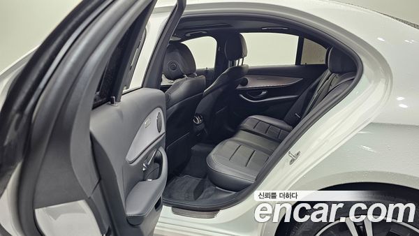 Mercedes-Benz E-Class 2021, фото 16
