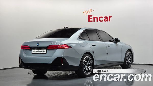 BMW 5 Series 2025, фото 2