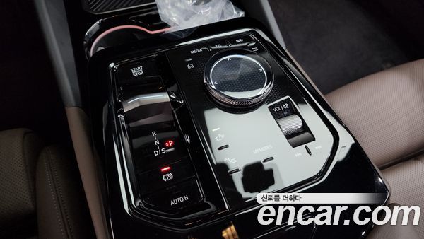 BMW 5 Series 2025, фото 12