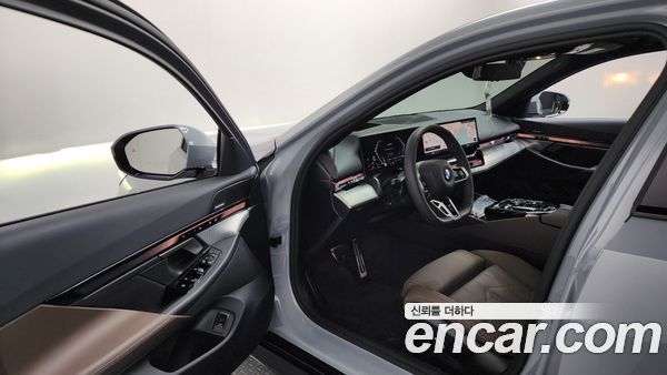 BMW 5 Series 2025, фото 13