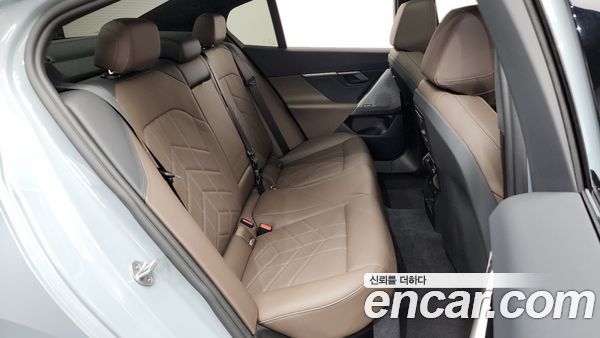 BMW 5 Series 2025, фото 17