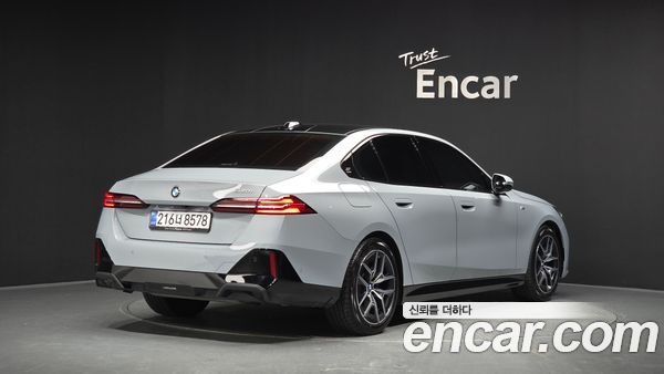 BMW 5 Series 2025, фото 2