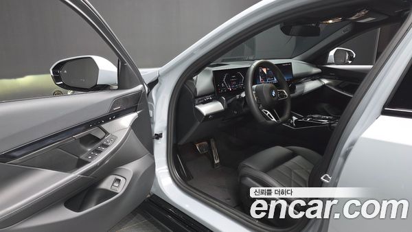 BMW 5 Series 2025, фото 13