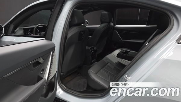 BMW 5 Series 2025, фото 17