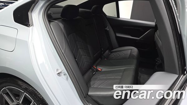 BMW 5 Series 2025, фото 18