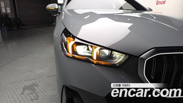 BMW 5 Series 2025, фото 8