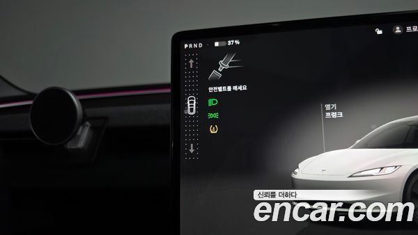 Tesla Model 3 2024, фото 11