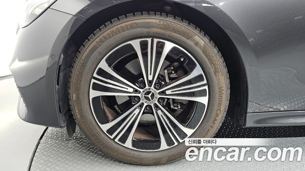 Mercedes-Benz E-Class 2025, фото 5
