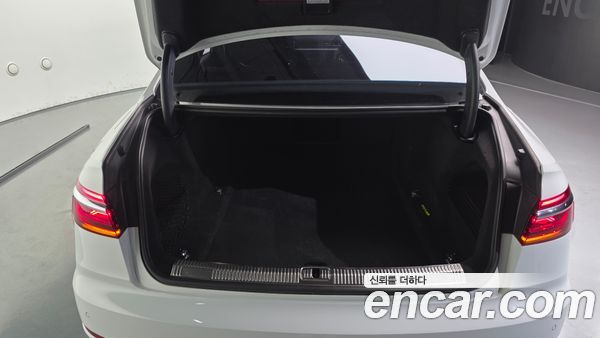 Audi A8 2023, фото 20