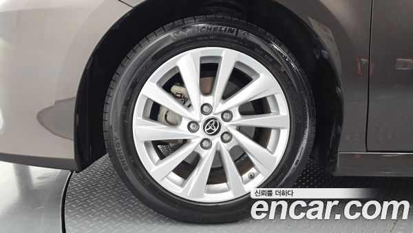 Toyota Camry 2022, фото 5