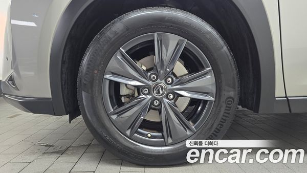 Lexus UX 2024, фото 5