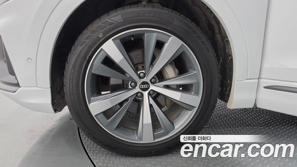 Audi Q8 2021, фото 5