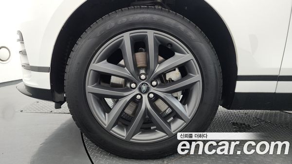Land Rover Range Rover Velar 2025, фото 5