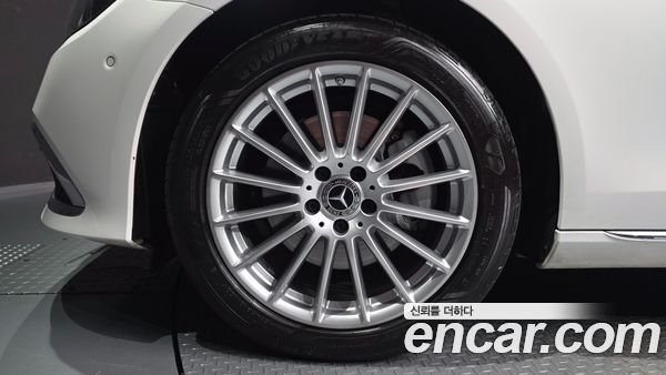 Mercedes-Benz E-Class 2023, фото 5