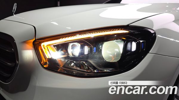 Mercedes-Benz E-Class 2023, фото 8