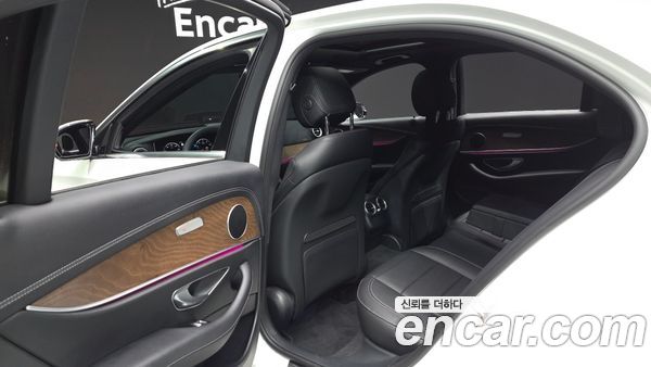 Mercedes-Benz E-Class 2023, фото 16