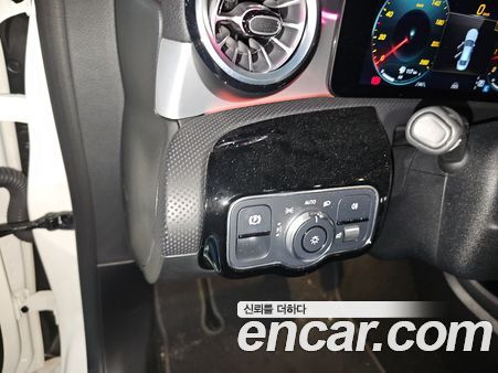 Mercedes-Benz CLA 2023, фото 17