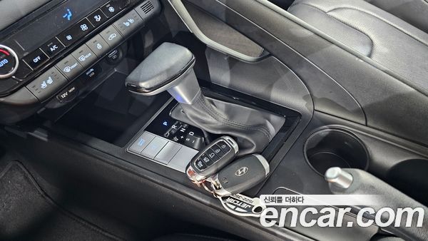 Hyundai Elantra 2023, фото 9