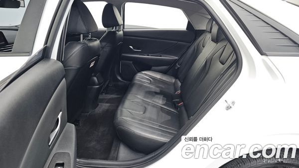 Hyundai Elantra 2023, фото 11