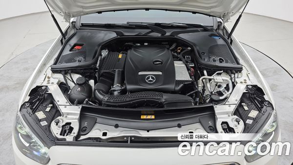 Mercedes-Benz E-Class 2023, фото 6