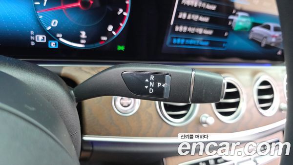 Mercedes-Benz E-Class 2023, фото 9