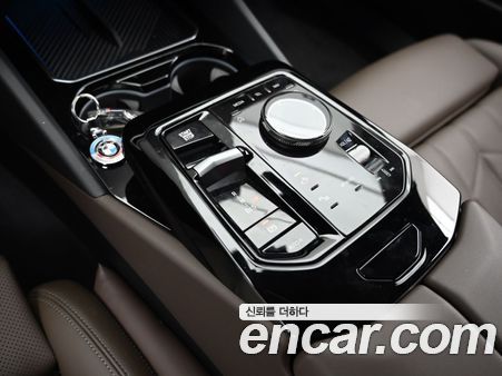 BMW 5 Series 2024, фото 9
