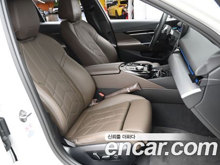 BMW 5 Series 2024, фото 10