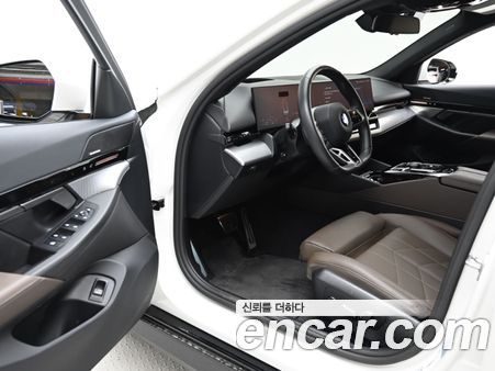 BMW 5 Series 2024, фото 11