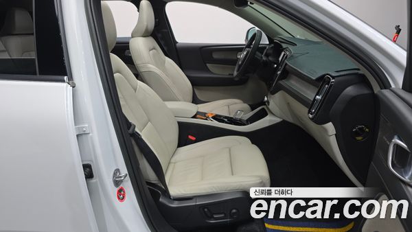 Volvo XC40 2023, фото 17