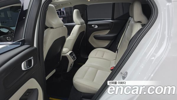 Volvo XC40 2023, фото 18