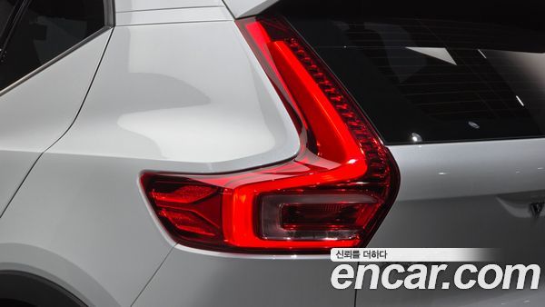 Volvo XC40 2023, фото 9