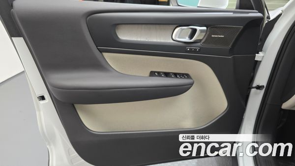Volvo XC40 2023, фото 14