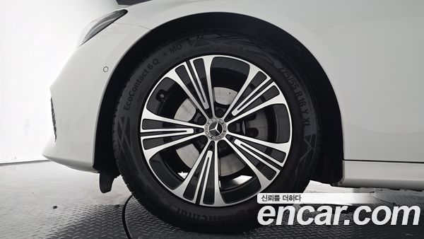 Mercedes-Benz E-Class 2025, фото 4